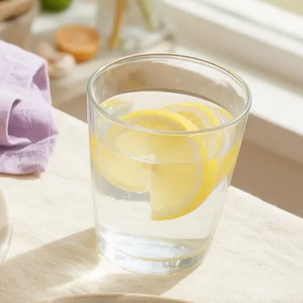 Vaso de agua con limón: la Bebida Matinal 5D